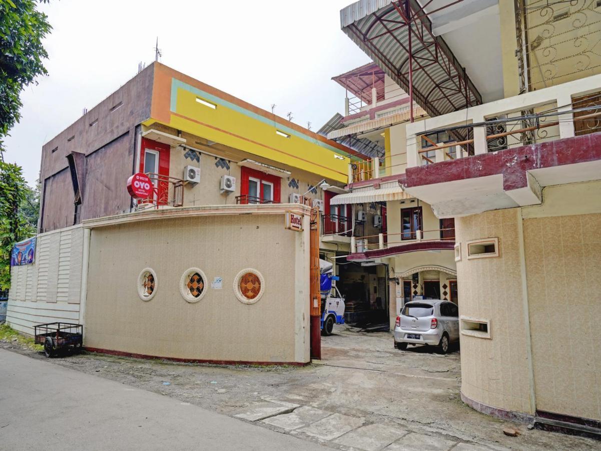 Oyo 90238 Hotel Nusantara จิเรบอน ภายนอก รูปภาพ