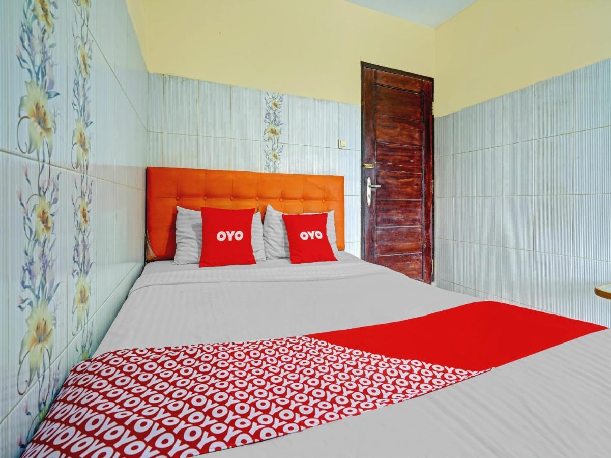 Oyo 90238 Hotel Nusantara จิเรบอน ภายนอก รูปภาพ
