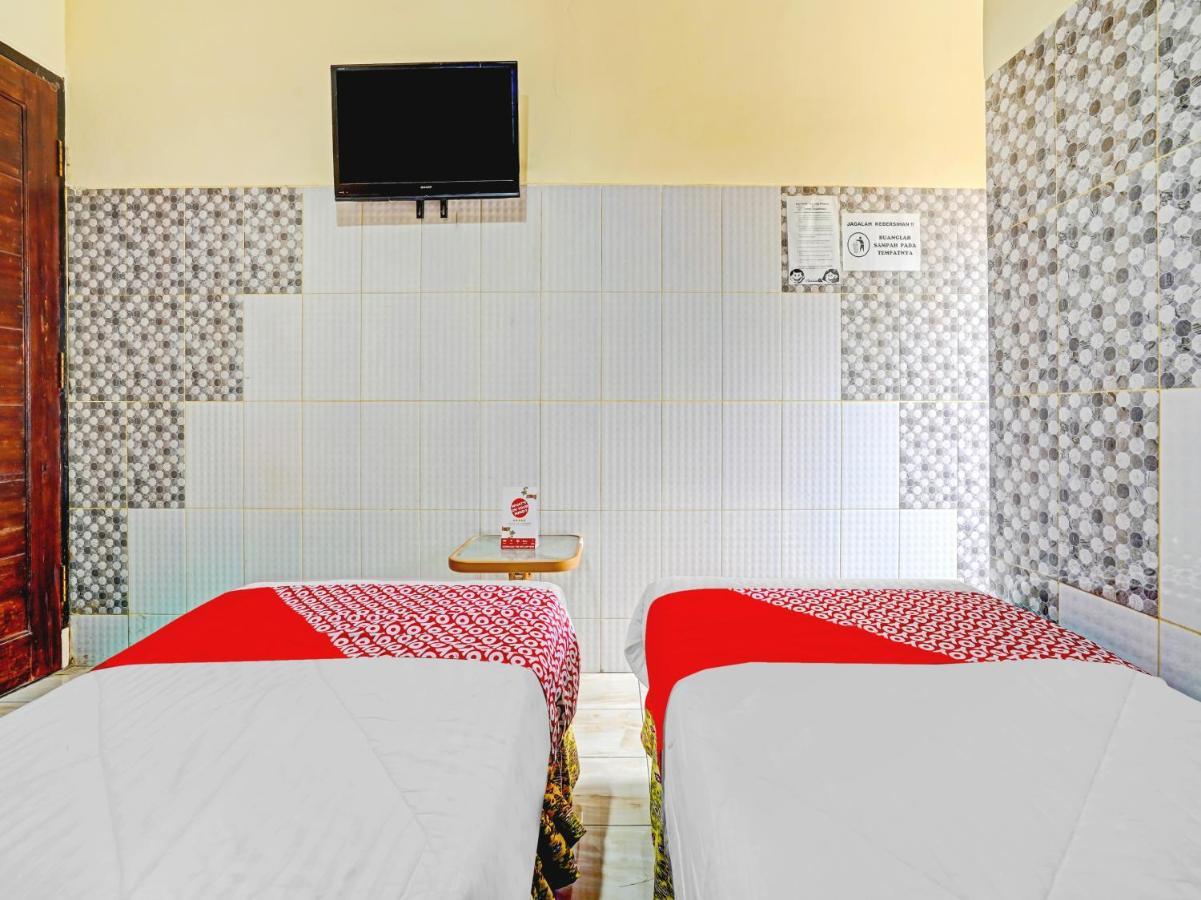 Oyo 90238 Hotel Nusantara จิเรบอน ภายนอก รูปภาพ