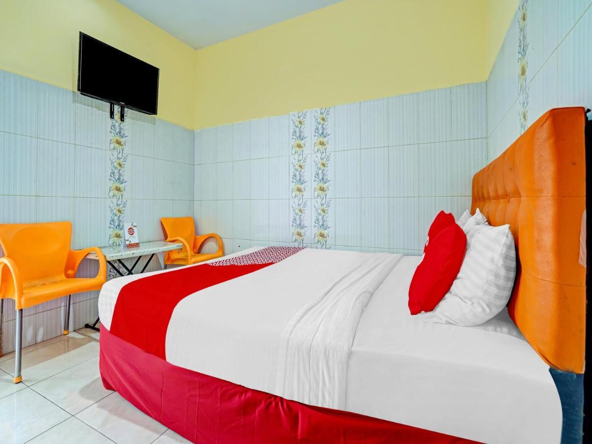 Oyo 90238 Hotel Nusantara จิเรบอน ภายนอก รูปภาพ