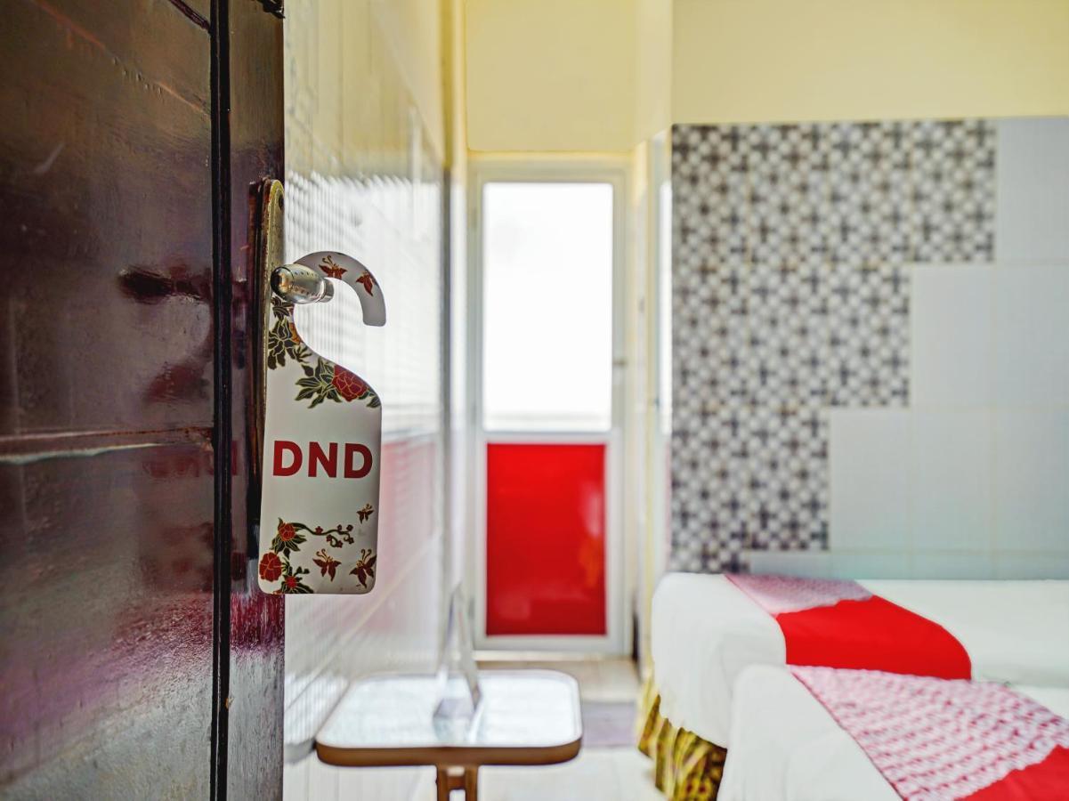 Oyo 90238 Hotel Nusantara จิเรบอน ภายนอก รูปภาพ
