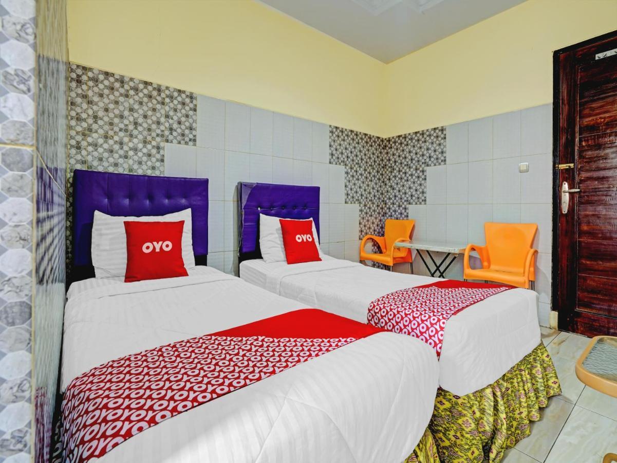 Oyo 90238 Hotel Nusantara จิเรบอน ภายนอก รูปภาพ