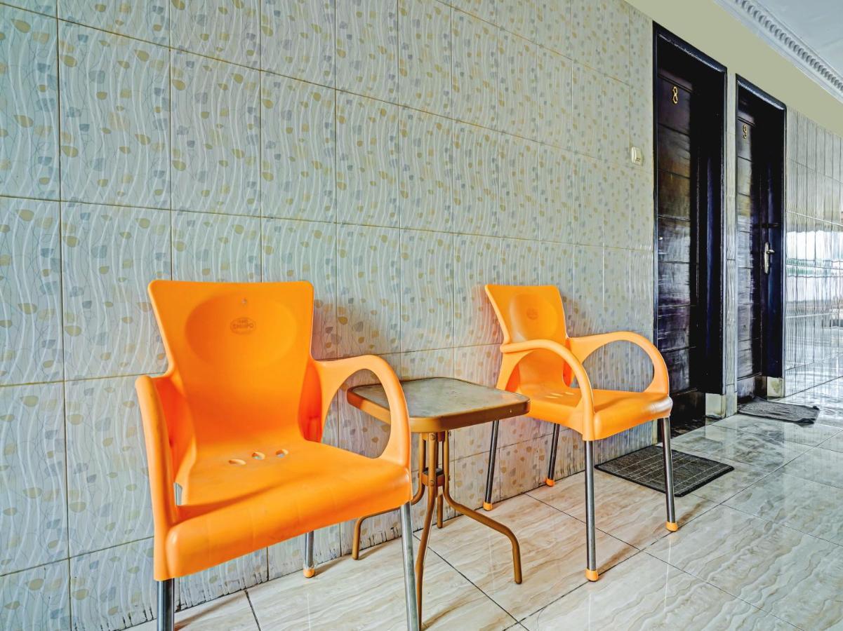 Oyo 90238 Hotel Nusantara จิเรบอน ภายนอก รูปภาพ