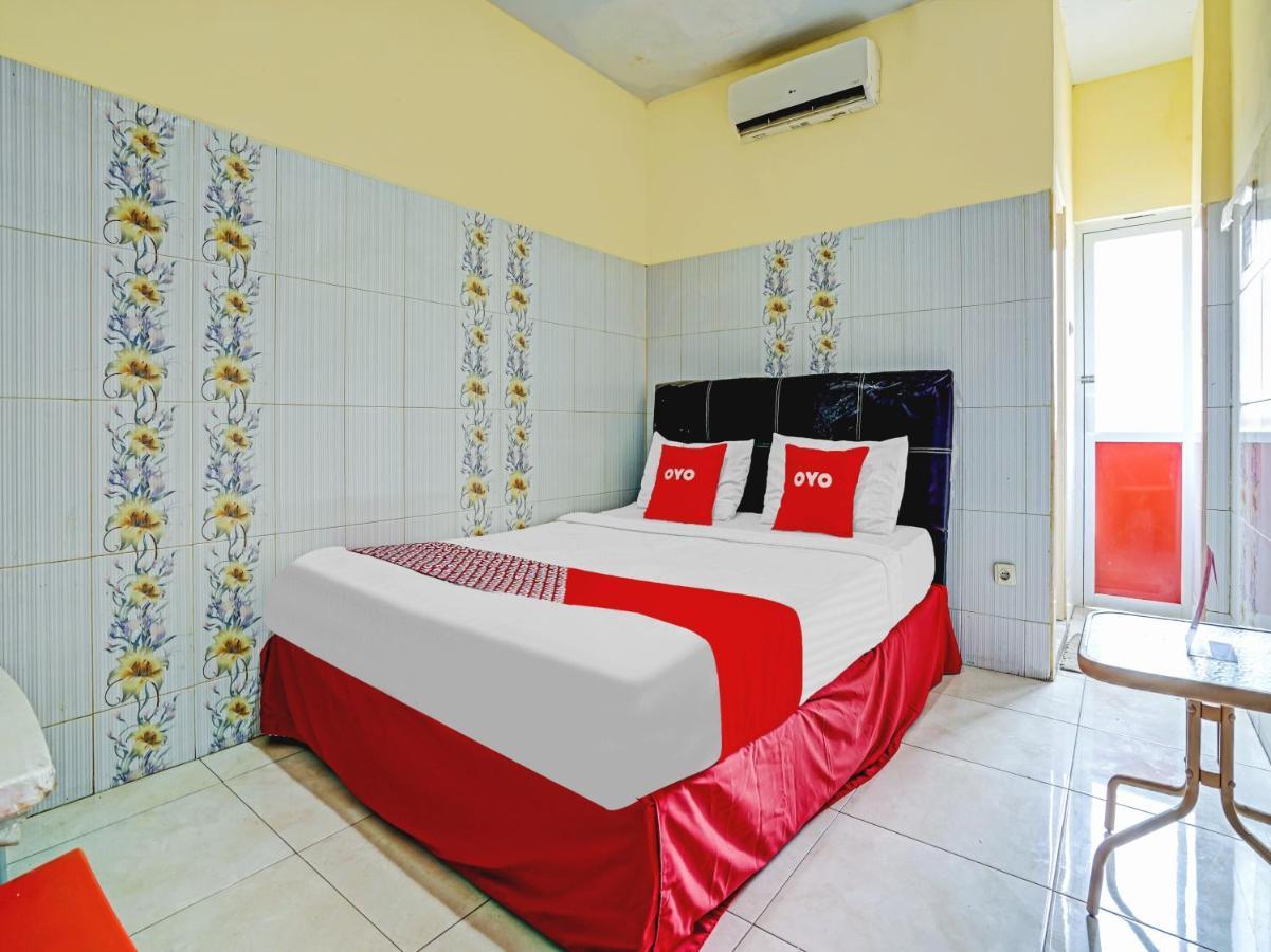Oyo 90238 Hotel Nusantara จิเรบอน ภายนอก รูปภาพ