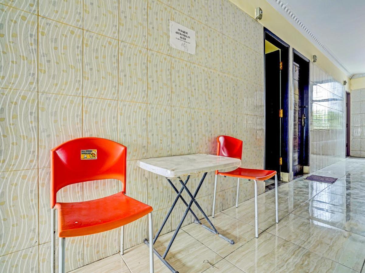 Oyo 90238 Hotel Nusantara จิเรบอน ภายนอก รูปภาพ