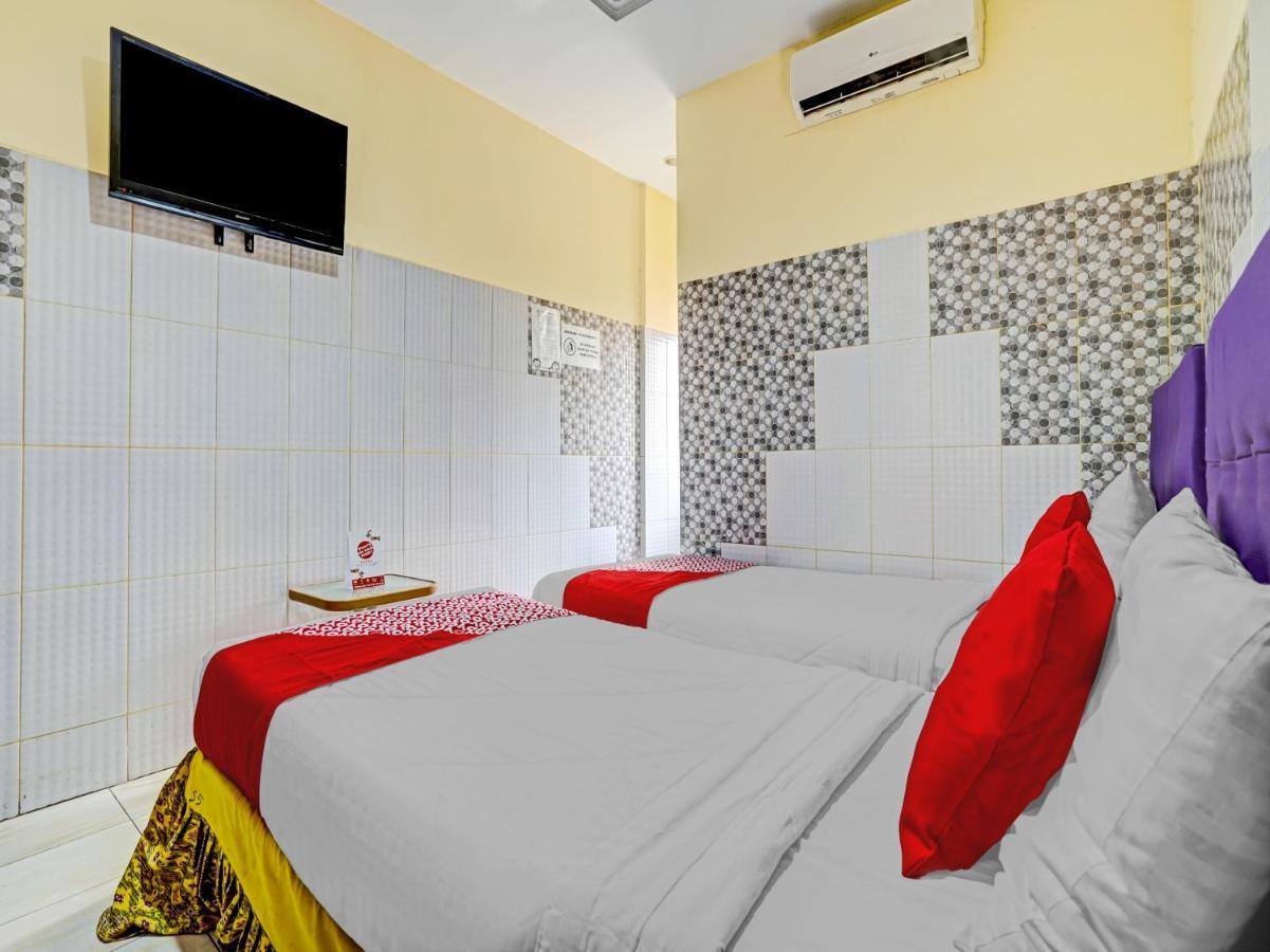 Oyo 90238 Hotel Nusantara จิเรบอน ภายนอก รูปภาพ