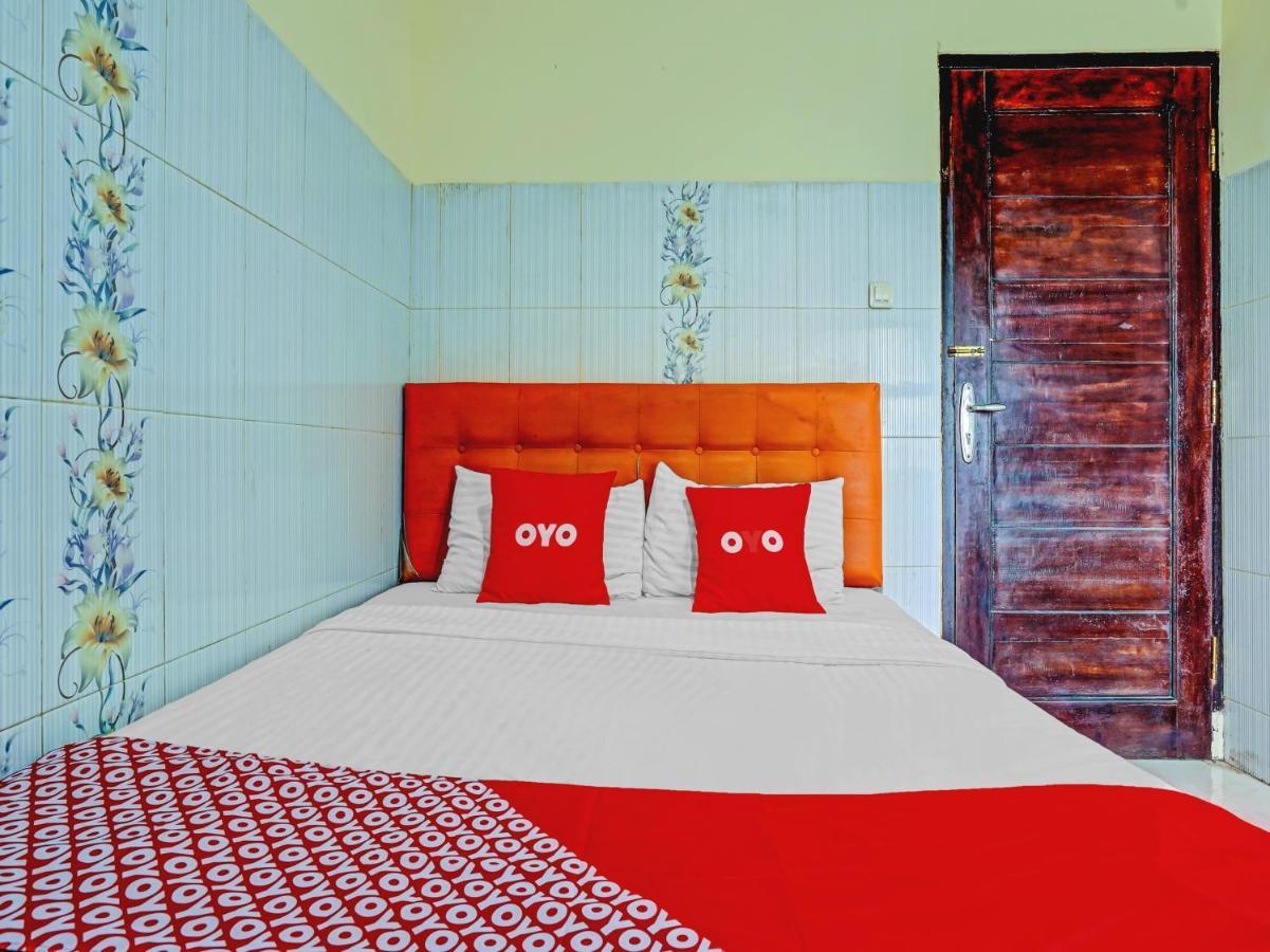 Oyo 90238 Hotel Nusantara จิเรบอน ภายนอก รูปภาพ
